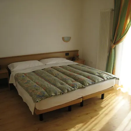 게스트하우스 Garni Mozart Nesthouse 4*