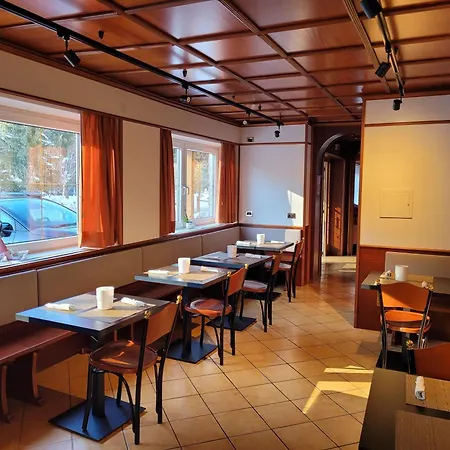 Garni Mozart Nesthouse Канацеї